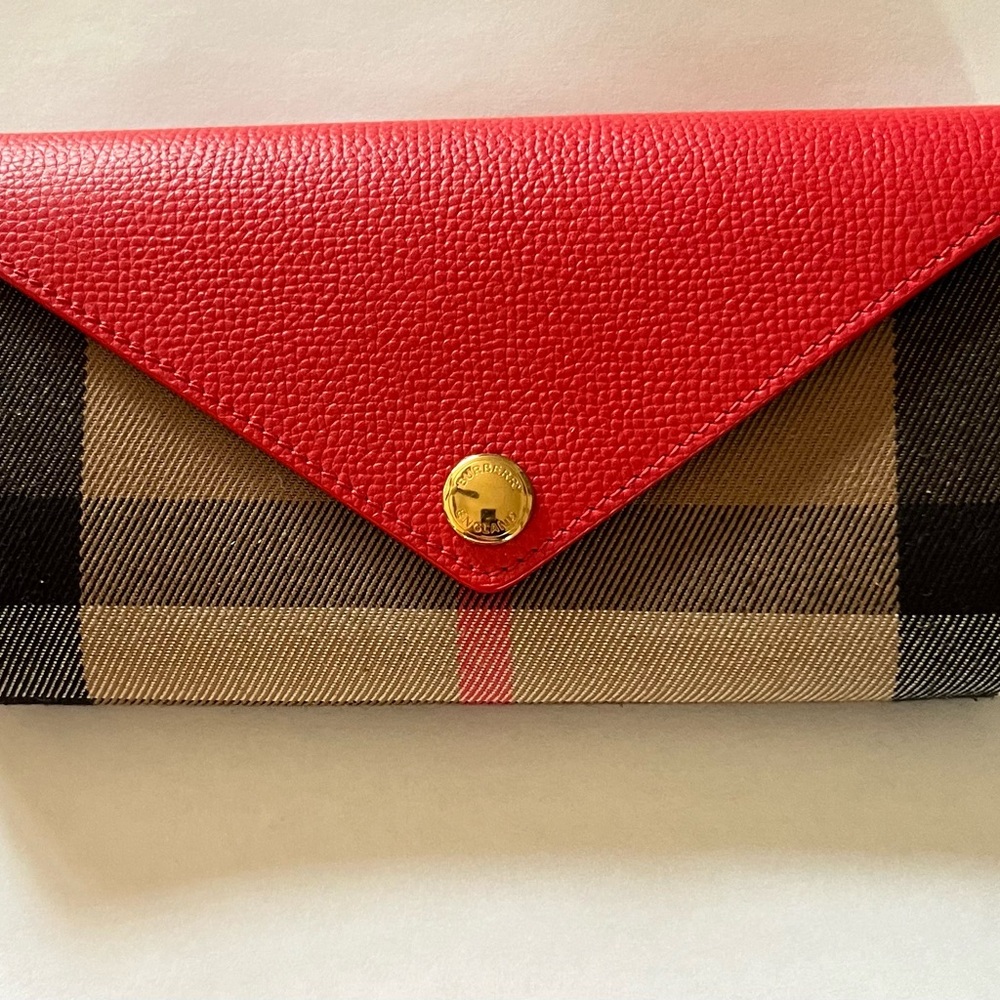Burberry Hannah Clutch Envelope Wallet